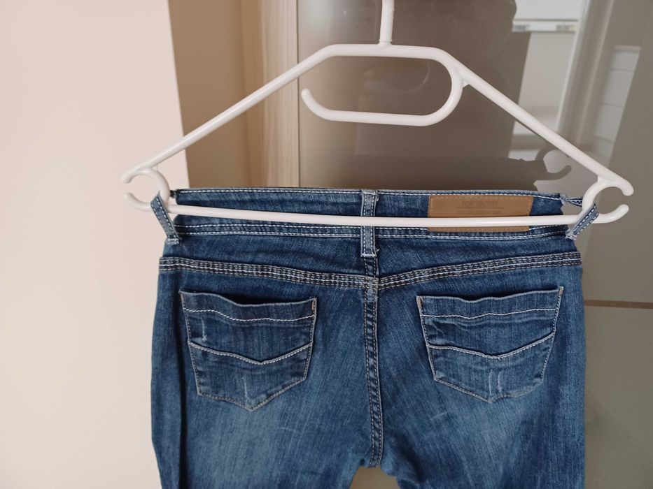 s14. Cudowne jeansowe Spodnie marki Top Secret rozmiar 36.