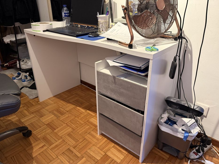 Secretaria para trabalhar/estudar