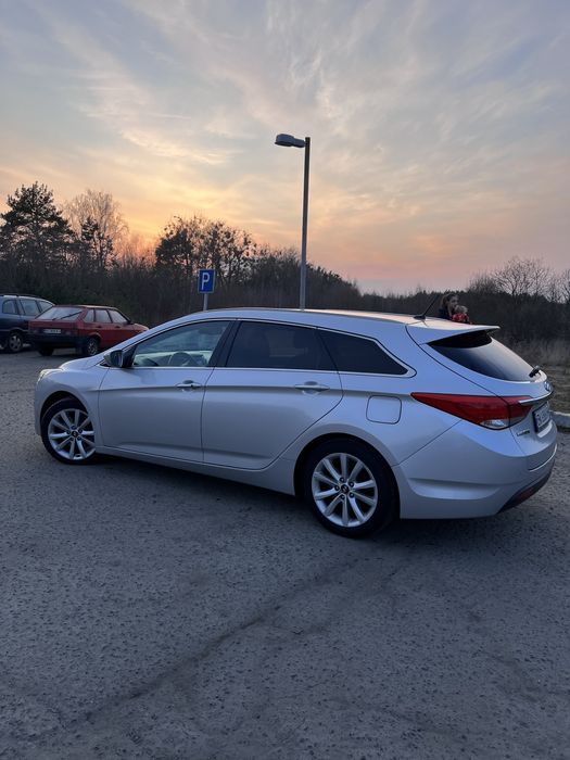 Продається ми HYUNDAI   i40   1.7  дизель 2011 рік