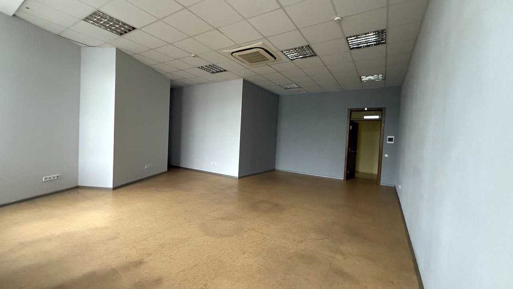 Оренда оф. приміщ. Центр. 43 м2. 3 пов. 450 грн/м2. + електрика