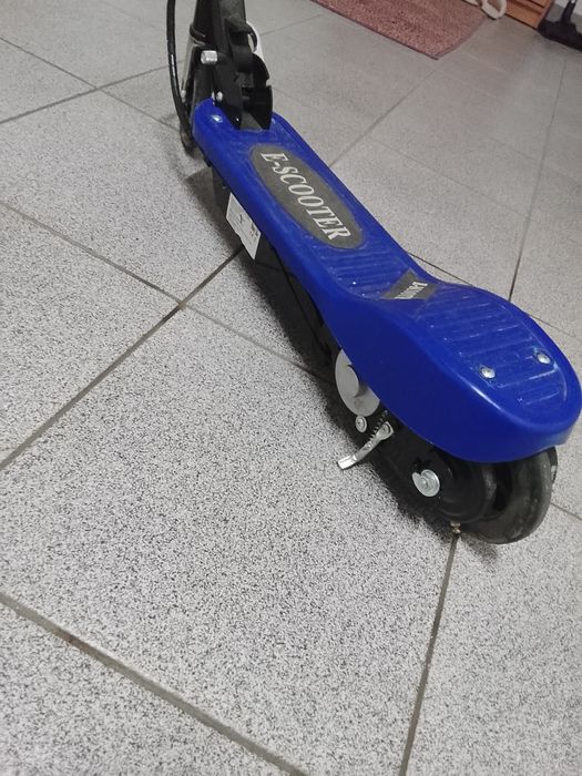 Vendo trotinete eléctrica de criança