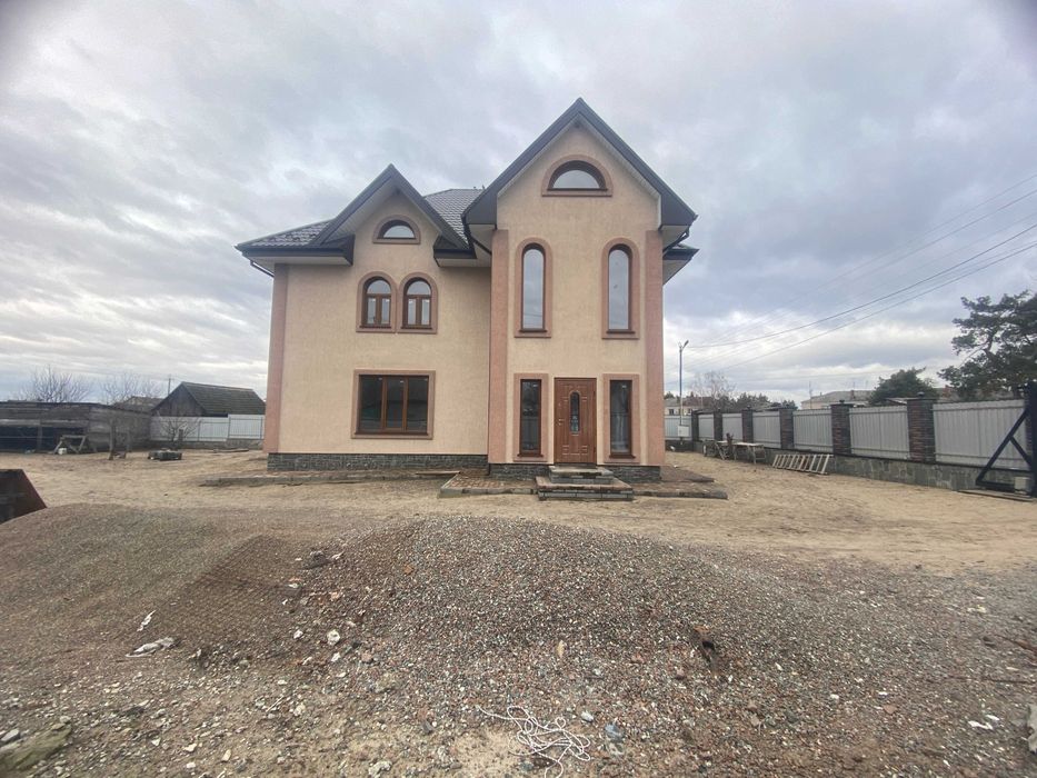 Продаж будинку 220 м2, з чистовим наповненням і матеріалами