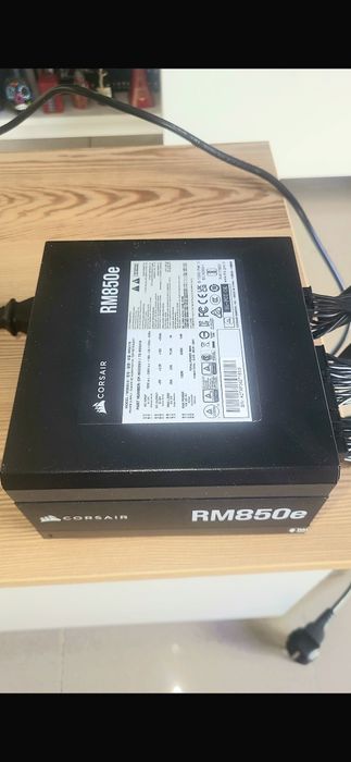 Corsair 850W 80+ Gold Modular – Fonte de Alimentação Gaming RM850e