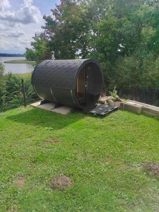 wynajem domku nad jeziorem z plażą i pomostem