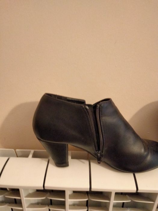 Buty damskie na obcasie