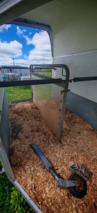 Przyczepa dla koni do przewozu zwierząt 2015r