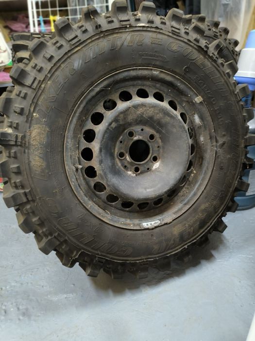 Продам шини з дисками.