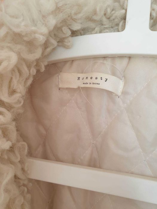 Casaco forrado com gola de pêlo