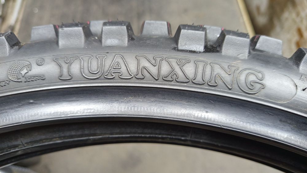 Шина, покрышка на мото эндуро