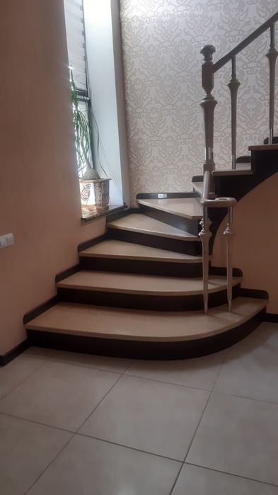 Сходи.із деревини,набудьяку складність.