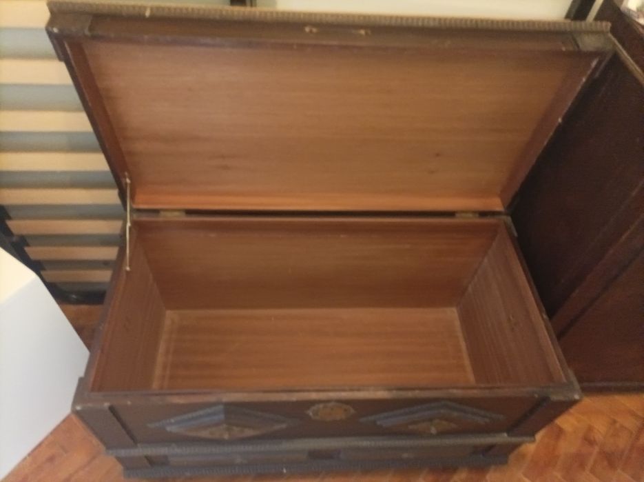 Arca em madeira maciça - Antiguidade