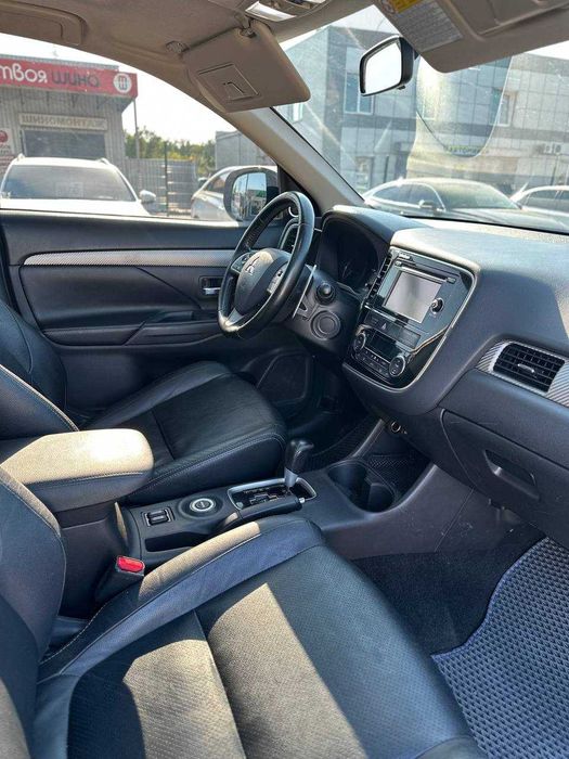 Mitsubishi Outlander 2012 2.4 газ/бензин, обмін [Перший внесок від 20%]