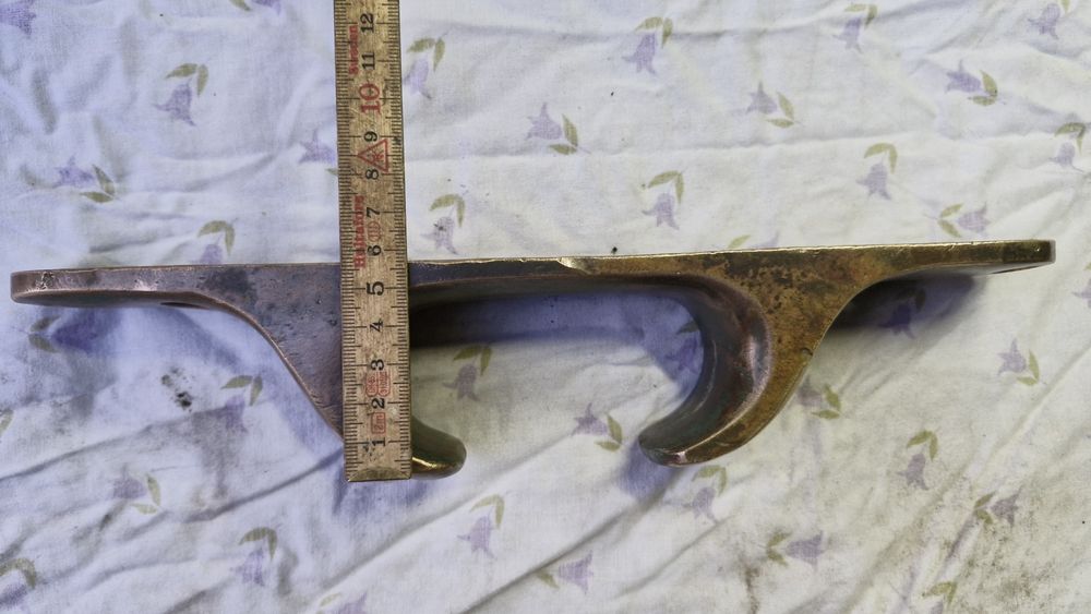 Zabytkowa półkluza mosiężna