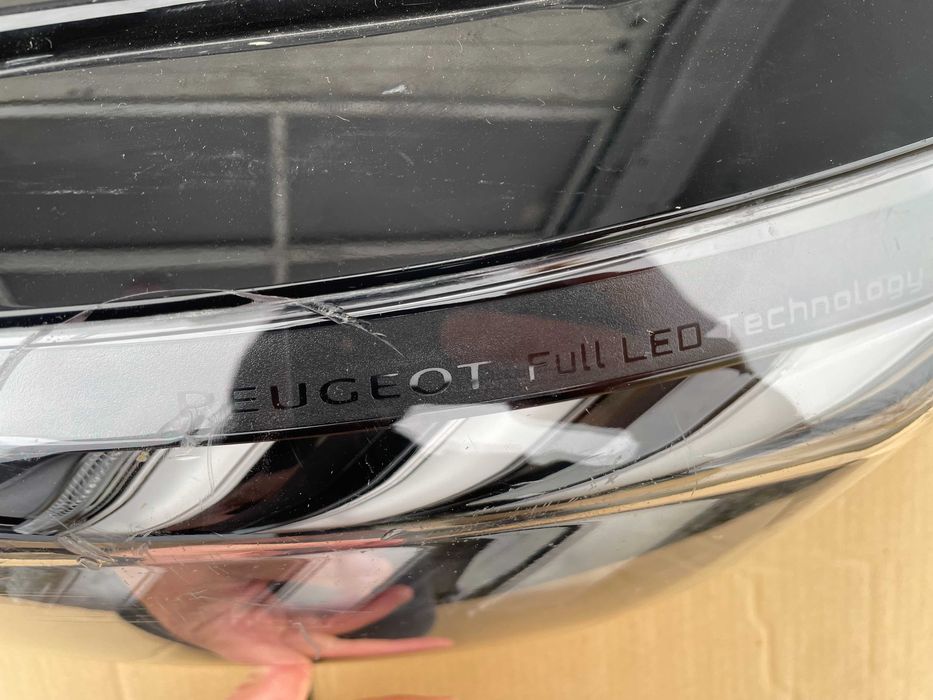 Lampa przód przednia lewa Peugeot 208 2008 2 II Full LED Europa