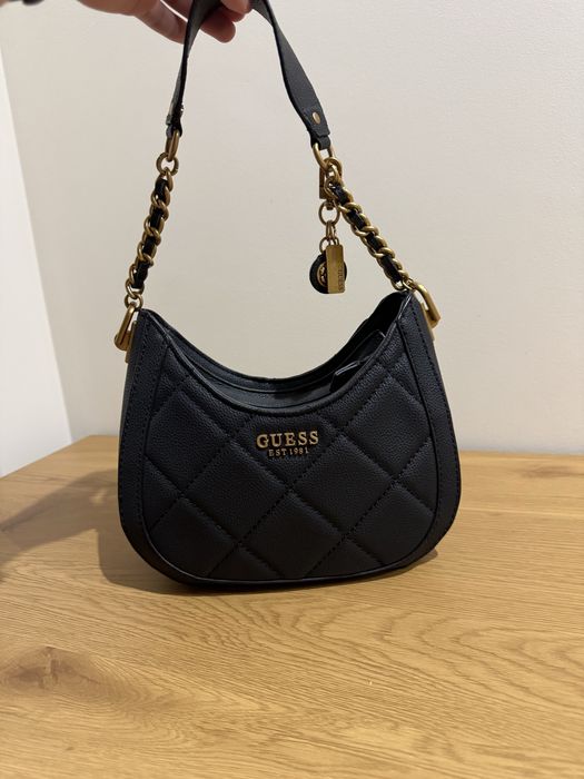 Сумка жіноча GUESS чорного кольору
