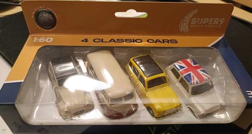 Carros clássicos (4L, Mini Pão de forma e Citroen Diane)