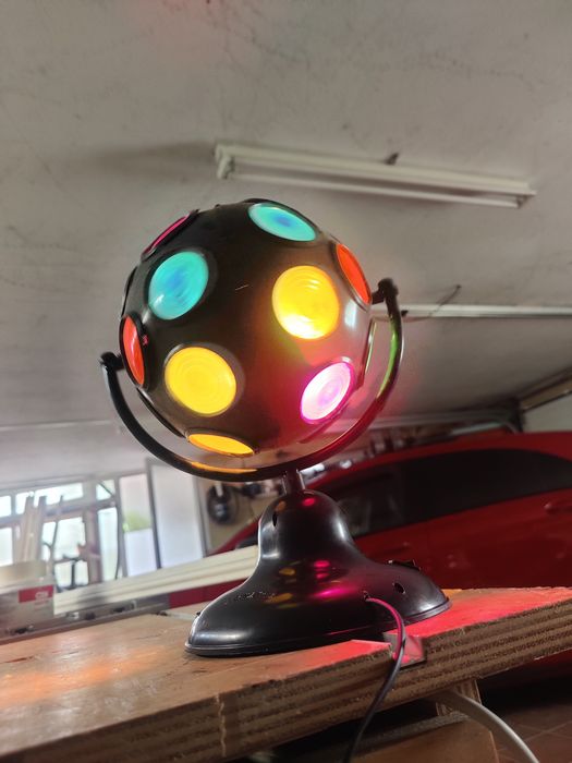 Bola de luzes rotativa
