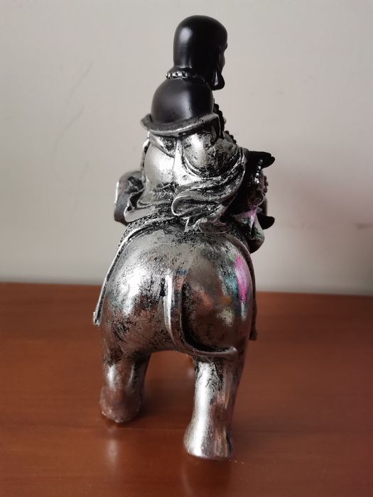 Estátua elefante e Buda