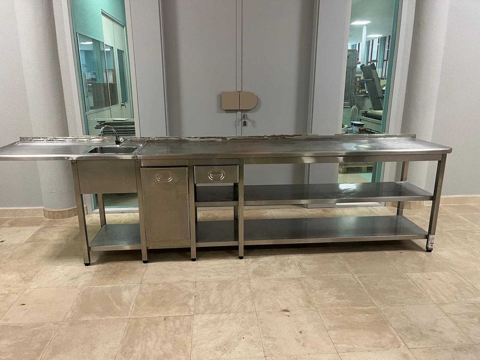 Balcão de bar com frigorífico