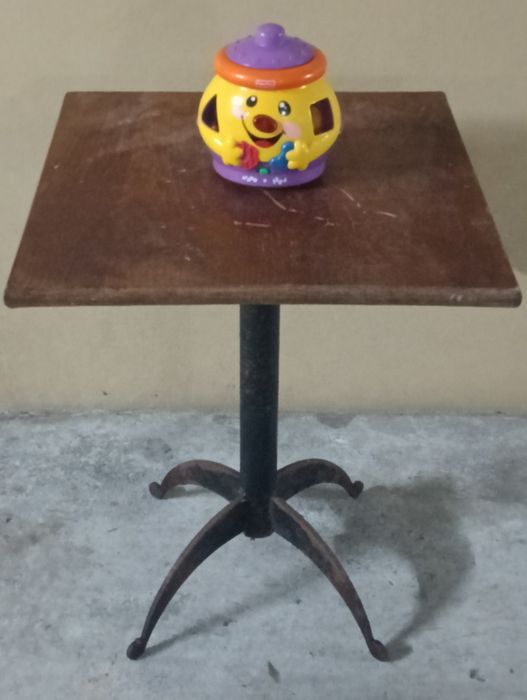 Mesa vintage, gênero bistrô,para restauro
