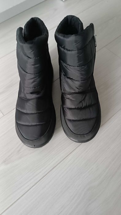 Продам  жіночі  зимові чобітки