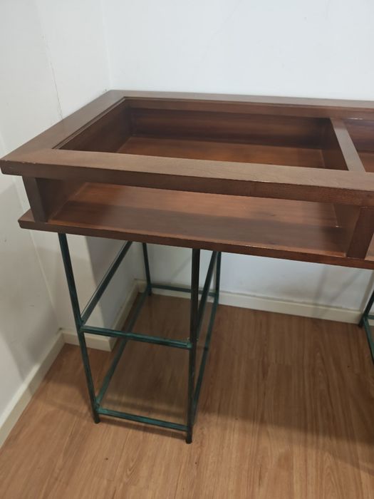 Secretária em madeira