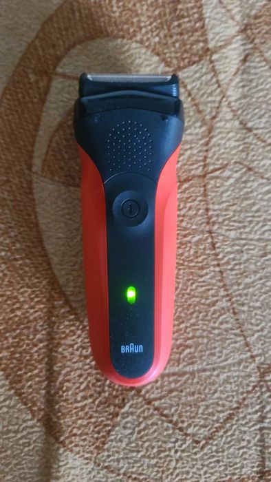 Електробритва Braun Series 3 300 сіткова кейс+чохол мережа+акум. нове