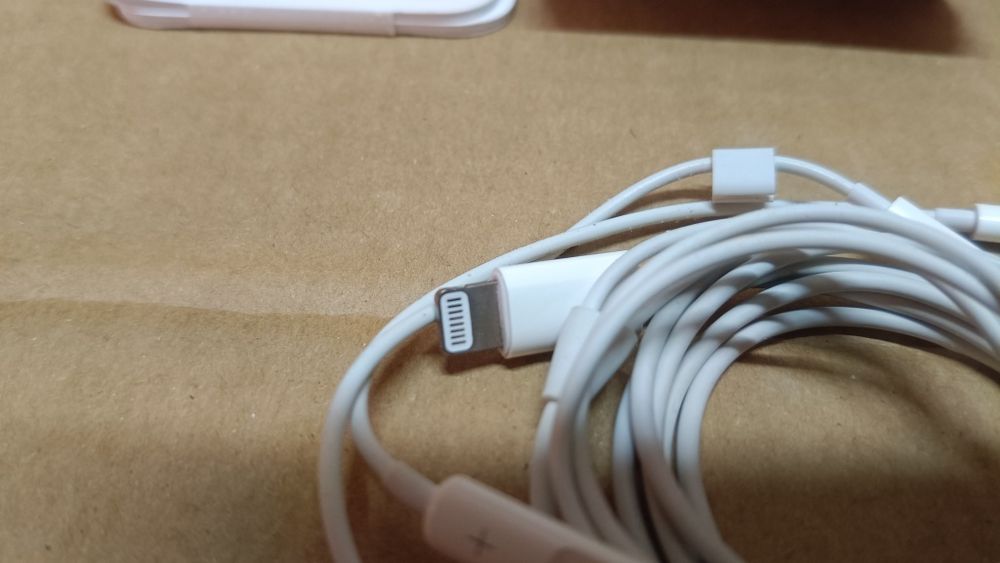 pple EarPods ze złączem Lightning