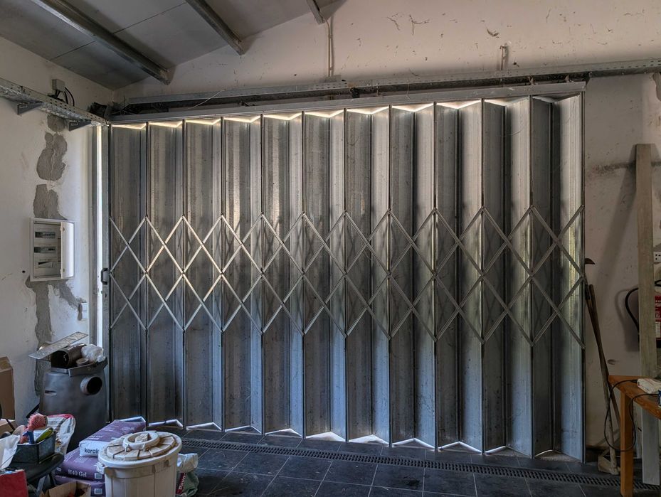 Portão em fole Garagem usado 4,28 x 2,85m