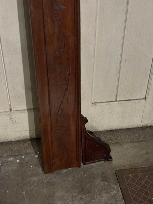 Cama de qualidade. Estilo antigo e em bom estado