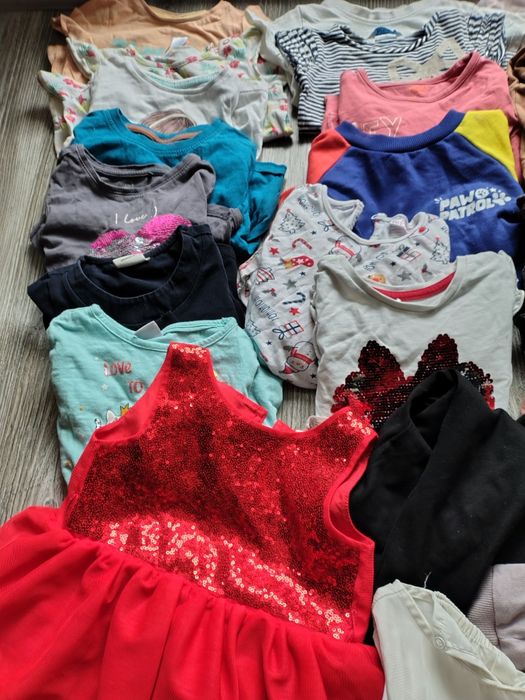 Zestaw ubranek dziecięcych 37 sztuk rozmiar 90 92  sukienki buty