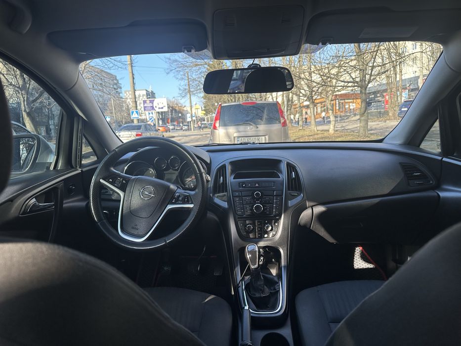 Продам Opel astra J  ціна -5250 торг