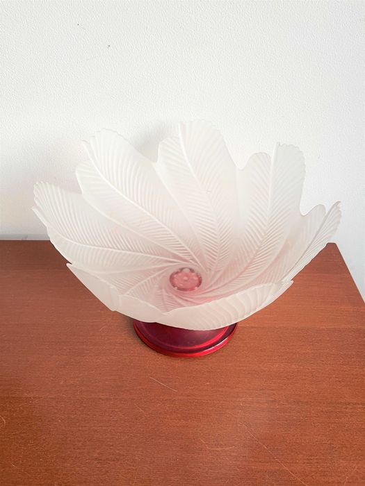 Fruteira em Vidro Branco com Folhas