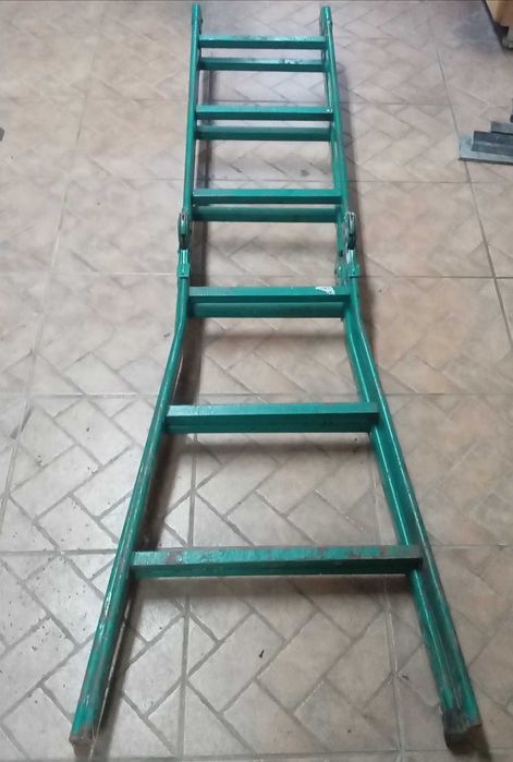 Escadote verde com 1,85 mts de altura e 55 cms de largura