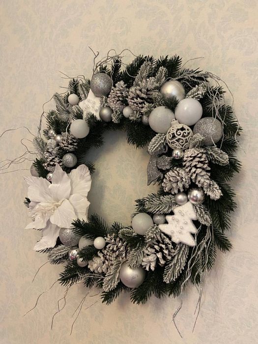 Литой темно зеленый 55 см новогодний венок серебряно-белый декор