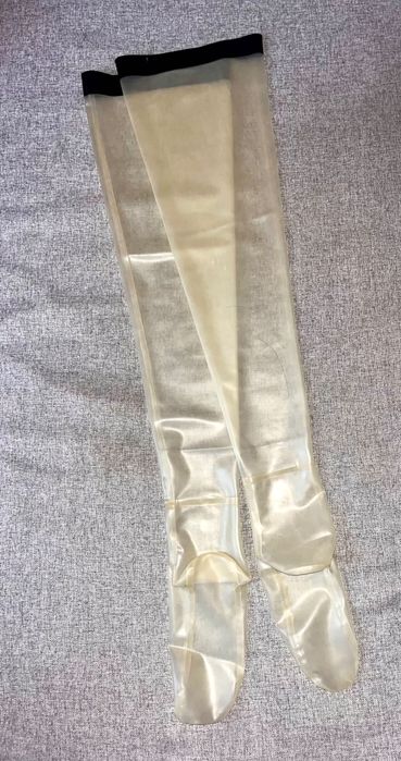 772/ Pończochy M lateks latex 0,4 transparentne czarny pasek manszeta