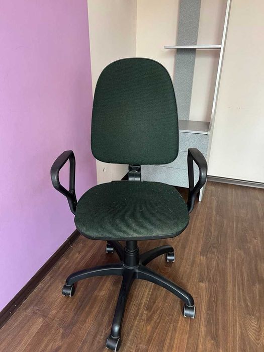 Продам стол компьютерный б/у, кресло компьютерное