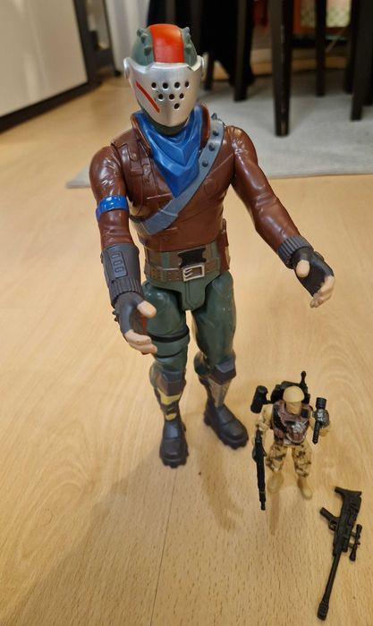 Figura Fortnite e Militar