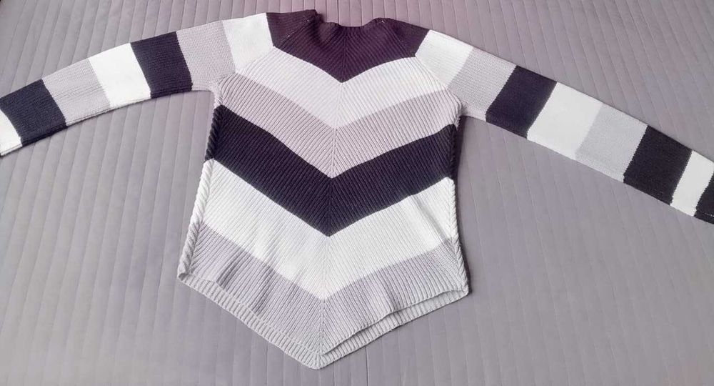 Ciepły sweter w pasy Jean Pascale M