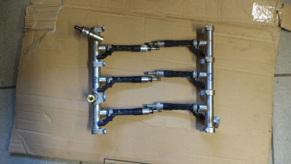 Wtrysk wtryskiwacz Audi 3.0 TFSI 06M906036K