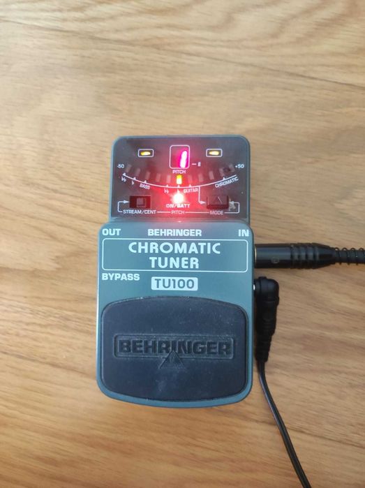 Afinador Behringer TU100 (fonte de alimentação incluída)