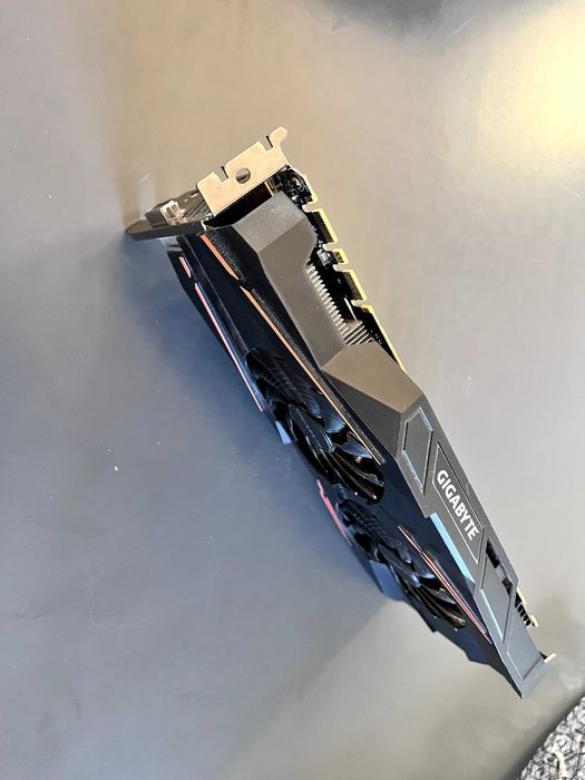 Gigabyte Geforce RTX1070TI - usado