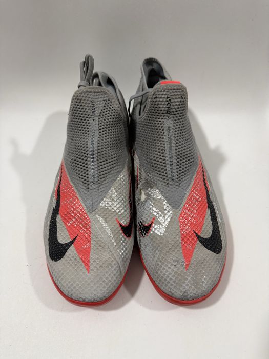 Футзалки Nike.