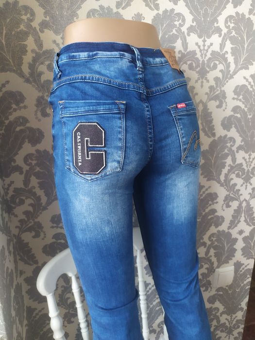 Продам Женские джинсы