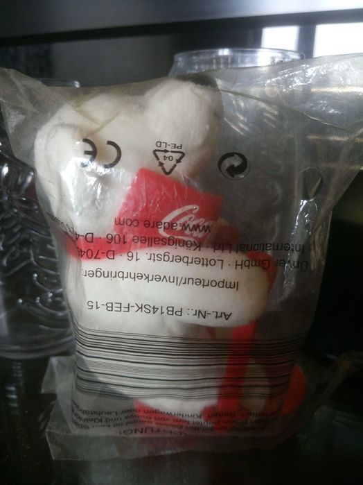 Miś Coca Cola narciarz wraz z dwoma szklankami. Oryginał zapakowany.