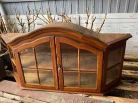 Witrynka dębowa przeszklona