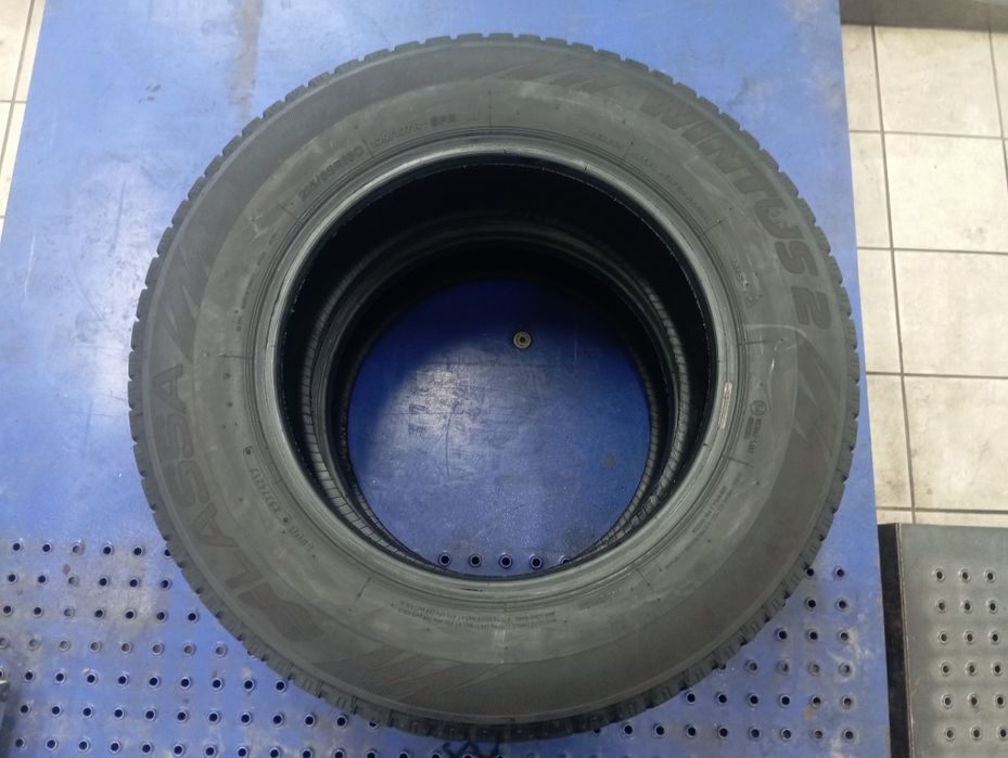 2szt zima opony lassa wintus  215/65/16C