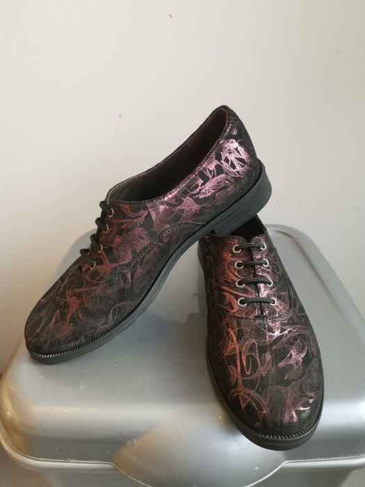 Sapatos cordões 100% pele - Novos em caixa!