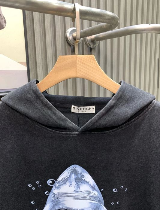 Худак Givenchy.