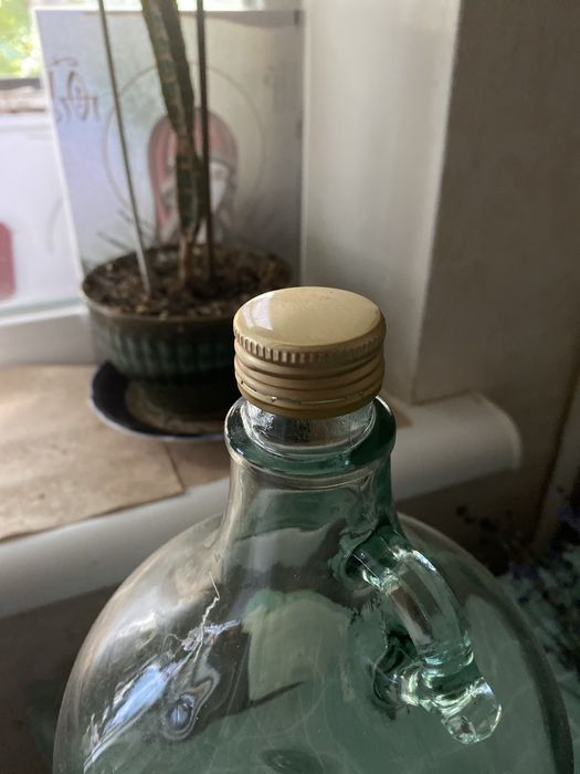 Скляний бутиль з під вина 5л . самовивоз